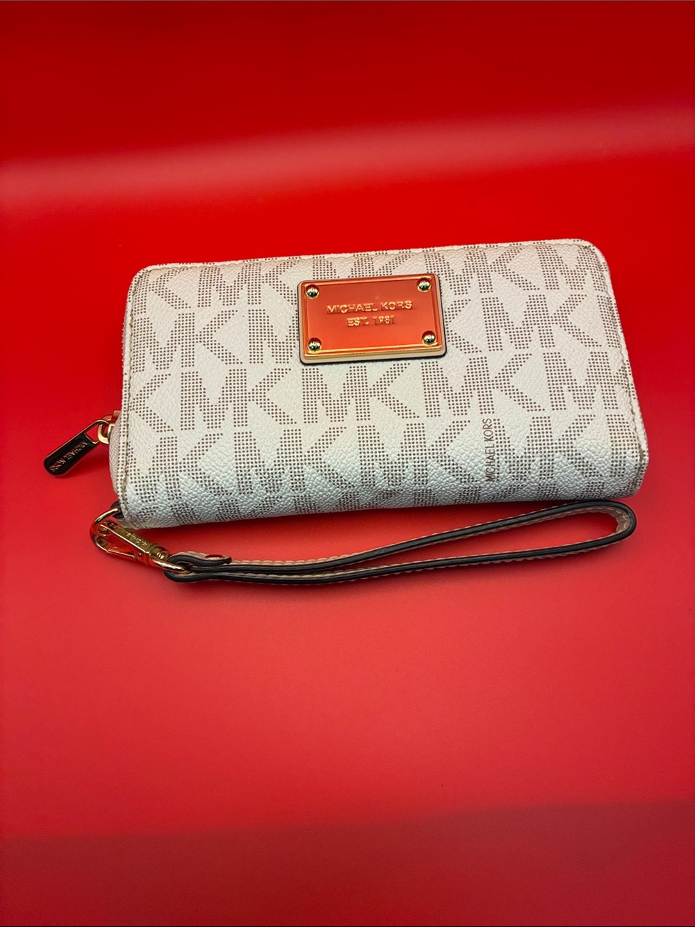 🎉🎉🎉Michael Kors Cream and Brown MK Logo Wristlet Wallet NWOT